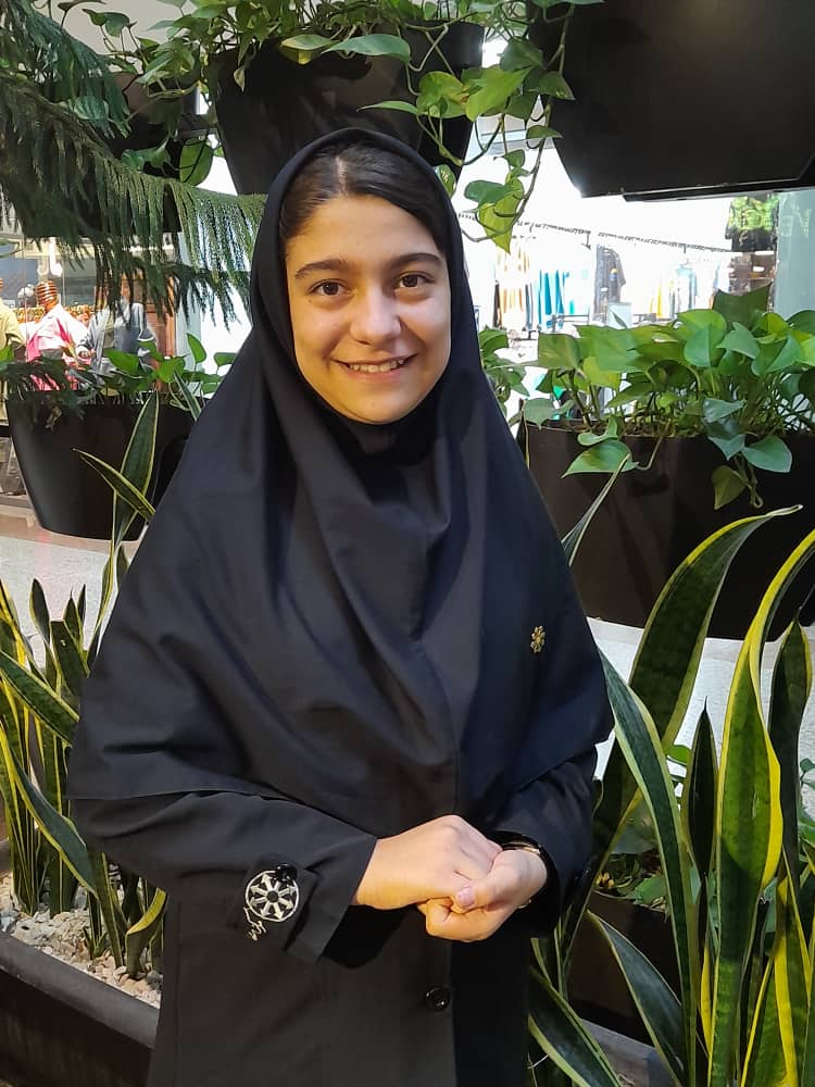 مصاحبه با روژا لیاقت؛ دانشآموز پایه نهم از شیراز