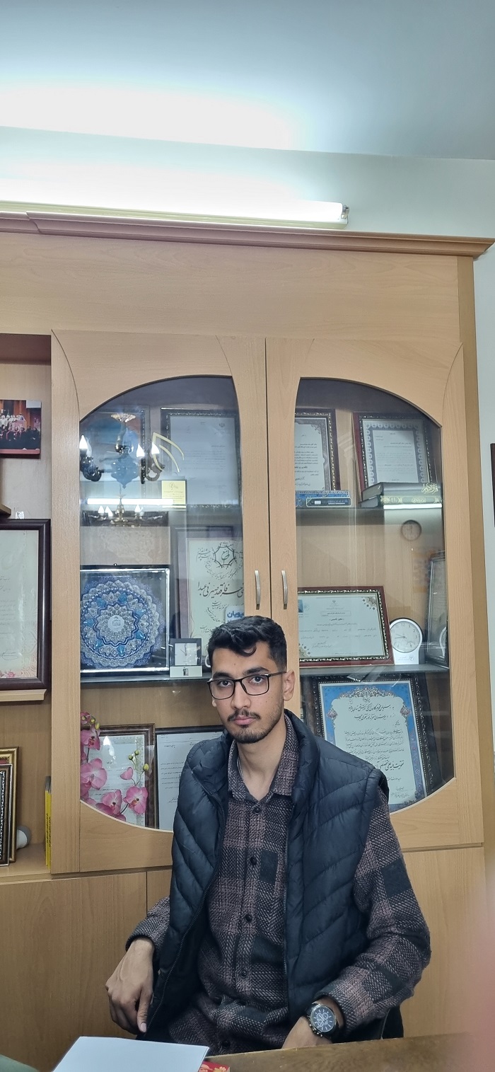 گفت وگو با امیررضا الوندی؛پشتیبان قهرمانان درسی از بیرجند