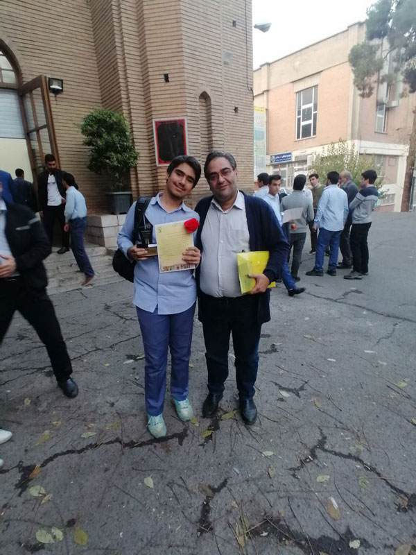 جلسه اولیا و دانش‌آموزان دبیرستان ماندگار البرز