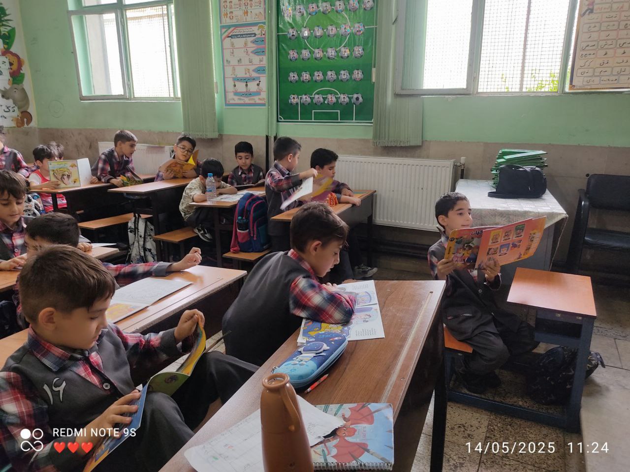 گفت و گو با پروین احمدی آموزگار پایه اول دبستان