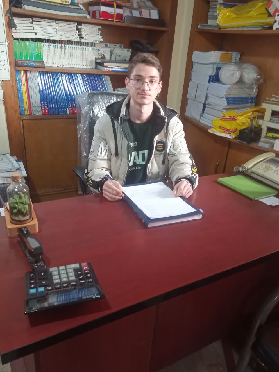 گفتگو با محمدبستان پیرا دانش آموز یازدهم تجربی -قهرمان پاییز