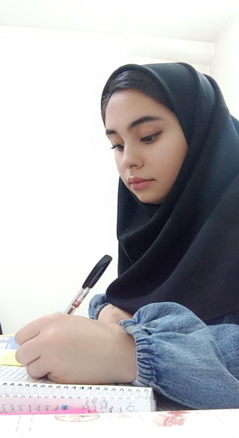 روش مطالعه حدیثه شادی، قهرمان پیشرفت، در دروس زیست و فیزیک