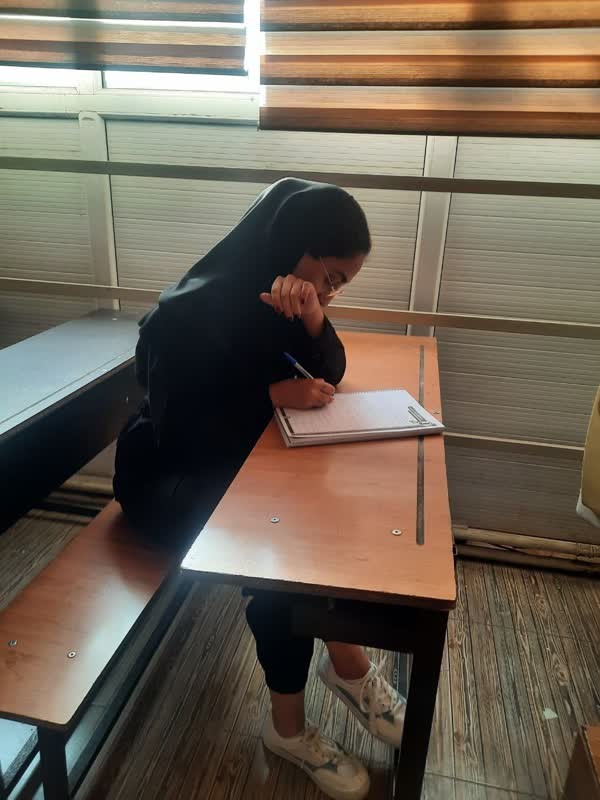 روش مطالعه سارینا خوش نژاد،قهرمان پیشرفت،در دروس شیمی و فیزیک