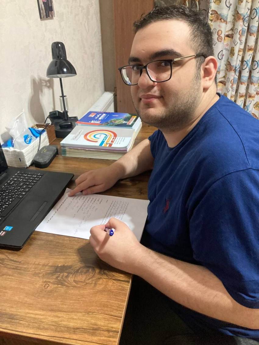 گفتگو با محمد میثاق تحویلداری؛ رتبه برتر کنکور 1403