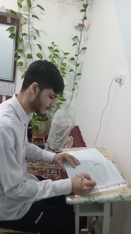 گفتگو با مصطفی خردمند دانش آموز قهرمان پیشرفت پایه دوازدهم تجربی