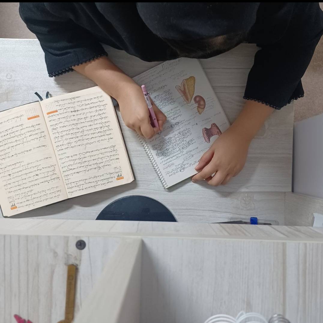 گفت و گو با ایدا گل محمدی دانش اموز برتر دوازدهم تجربی