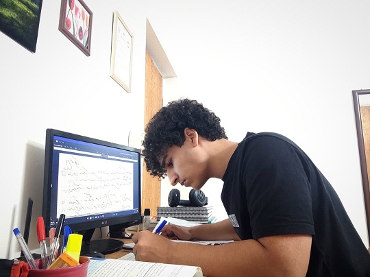 گفتگو با سینا قنایی : قهرمان پیوستگی  پایه یازدهم ریاضی