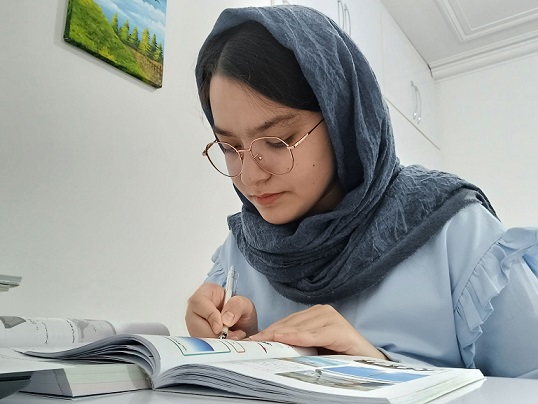 گفتگو با ثنا قرهجه : قهرمان پیوستگی پایه نهم