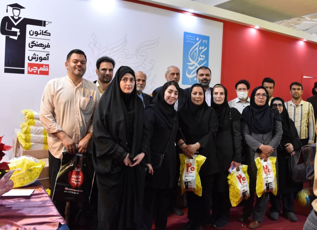 اهدای کتاب به کتابخانه‌های عمومی در نمایشگاه(34) کتاب تهران