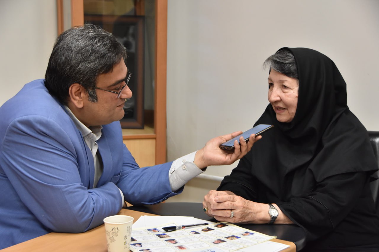 ناهید اخوان نیاکی: خوشحالم که کمکی به دانشجویان کشورم کرده‌ام