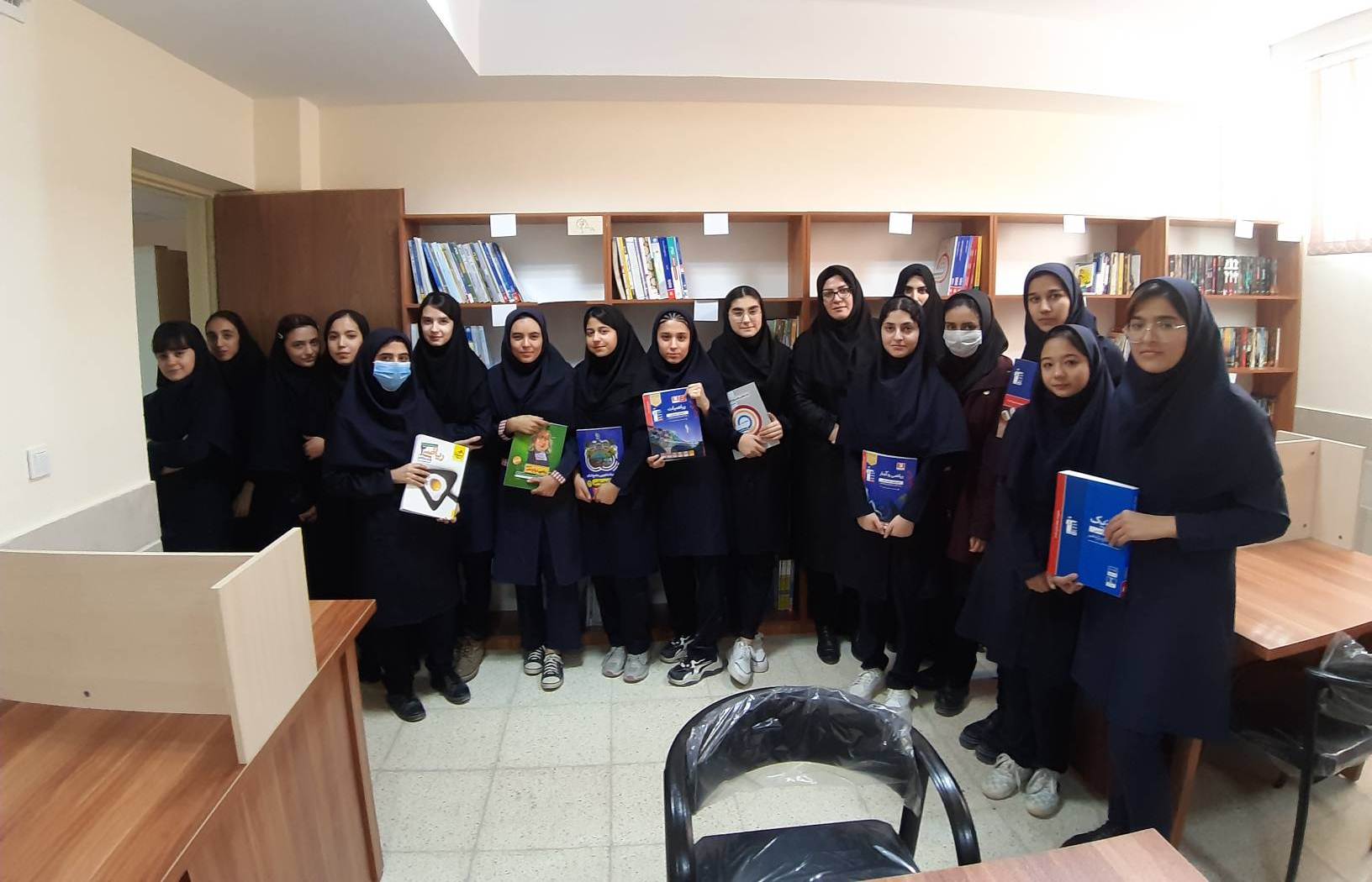 بهره‌مندی 300دانش‌آموز از تجهیز کتابخانه دبیرستانی در حسن‌آباد