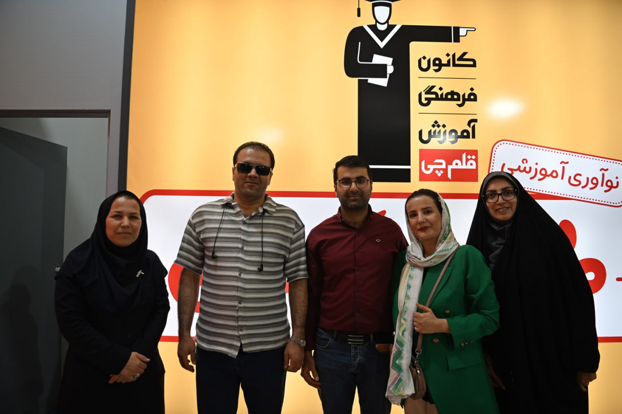 اهدای کتاب به مدارس استثنایی در نمایشگاه کتاب