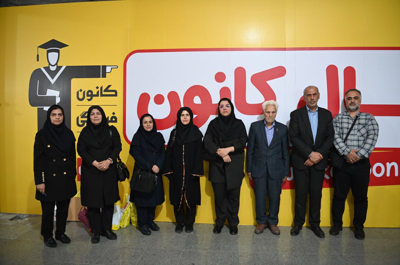 اهدای کتاب به کتابخانه‌های عمومی در سی‌وپنجمین نمایشگاه کتاب