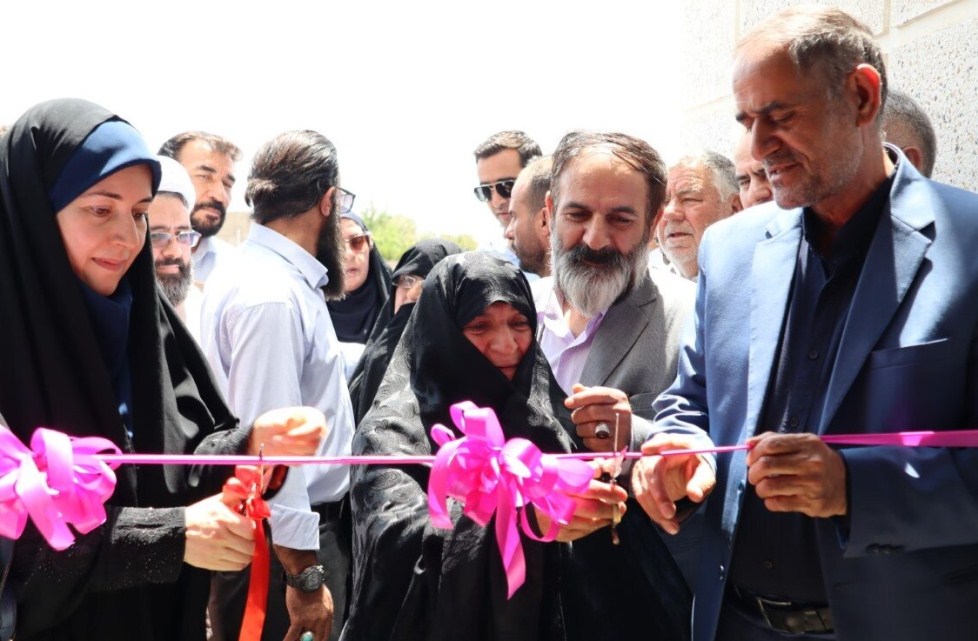 کتابخانه عمومی شهر سگزآباد قزوین توسط بنیاد قلم‌چی تجهیز شد