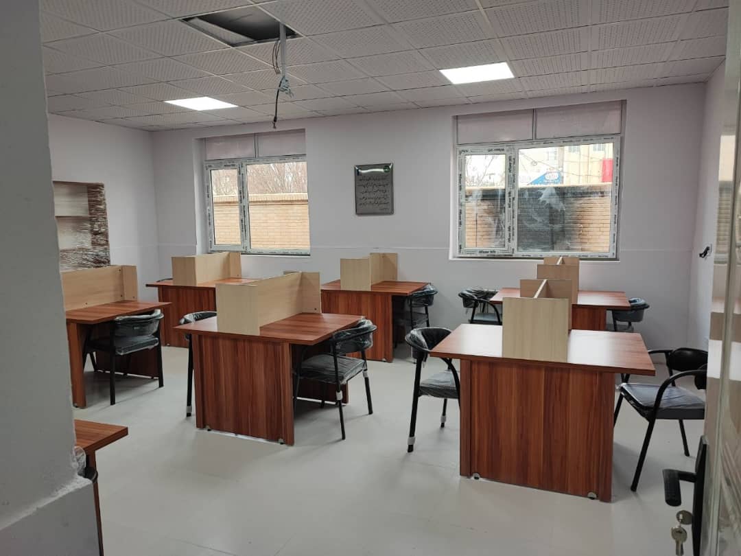 تجهیز کتابخانه دبیرستان دخترانه در کوهدشت توسط بنیاد قلمچی