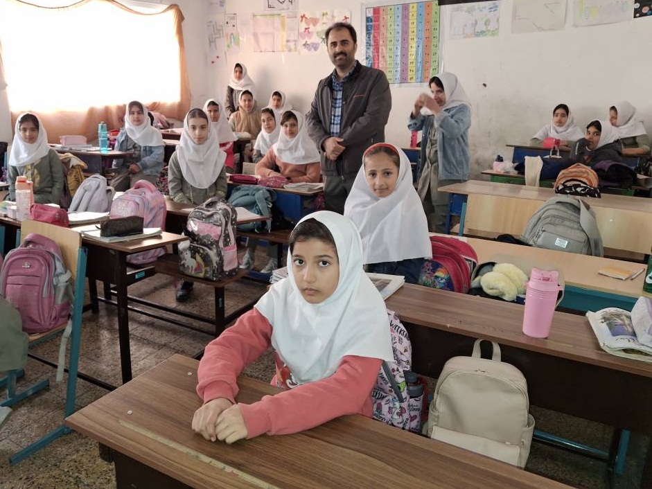 تجهیز دبستان دخترانه در مهاباد توسط بنیاد قلم‌چی