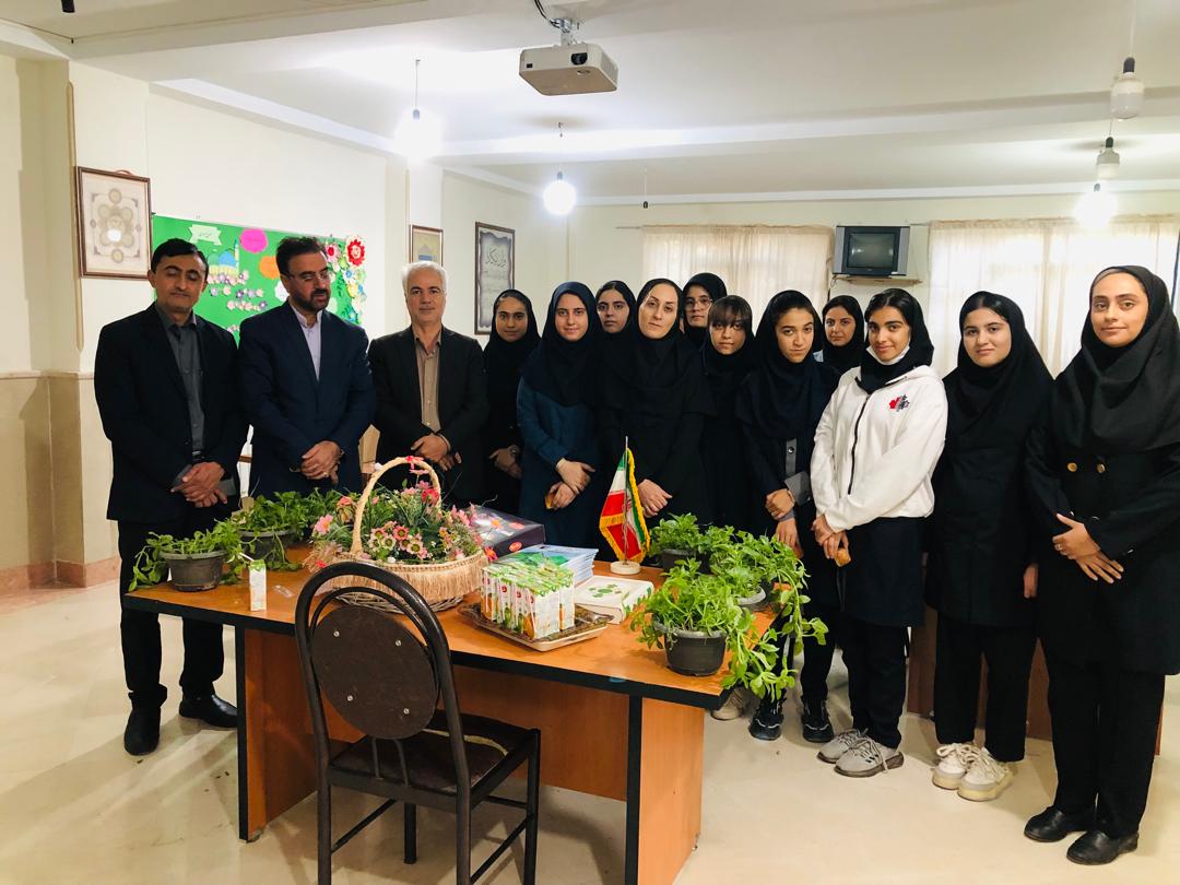 پروژه تجهیز کتابخانه دبیرستان الزهرا در پرند افتتاح شد