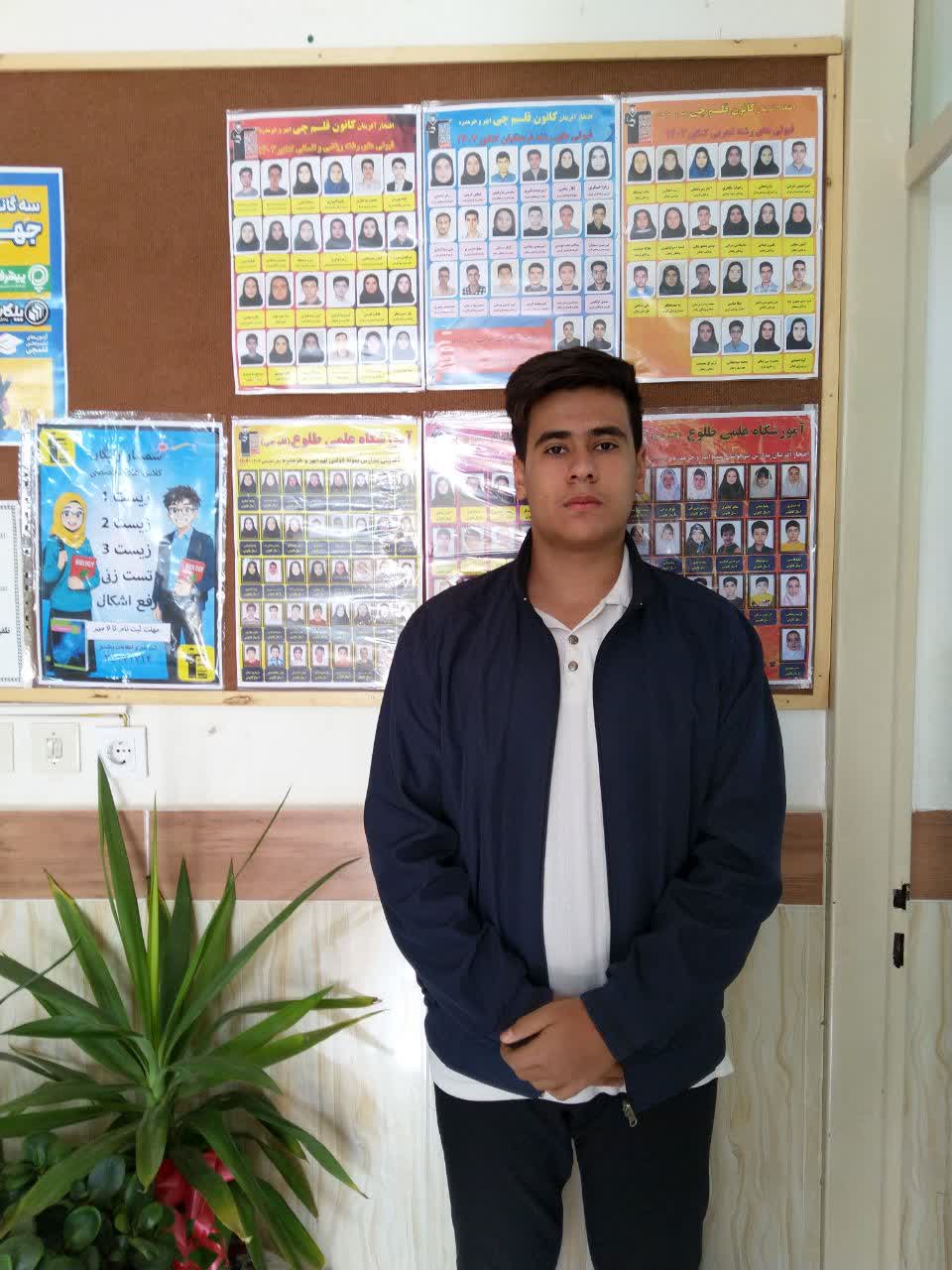 گفت وگو با مهرداد عزیزمحمدی ; پذیرفته شده آزمون نمونه دولتی