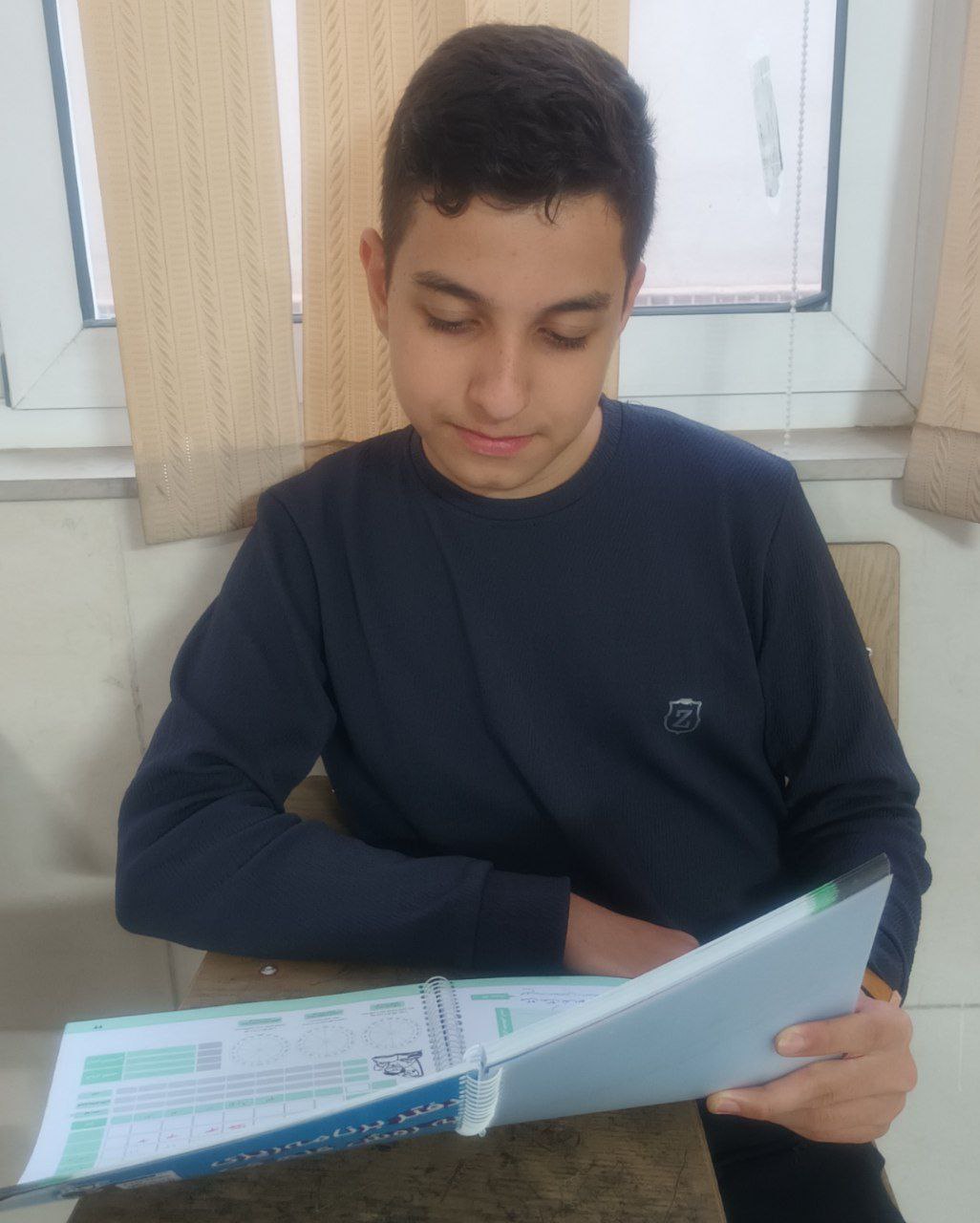 گفتگو با دانش آموز برتر پایه نهم : علی سینا همت منش از مشهد