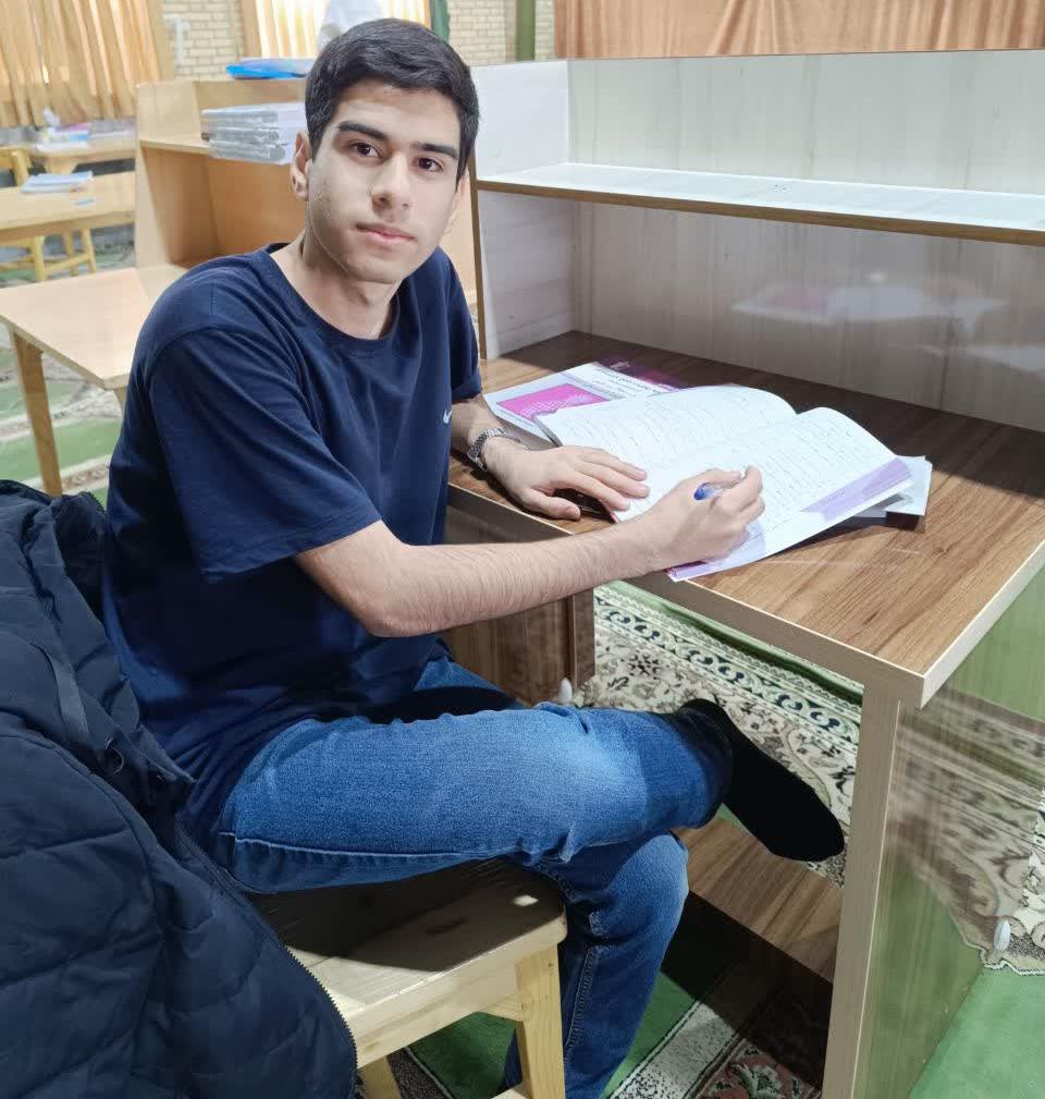 گفتگو با سجاد میرزایی 12 تجربی پاسخ داده به 700سوال صحیح رفسنجان