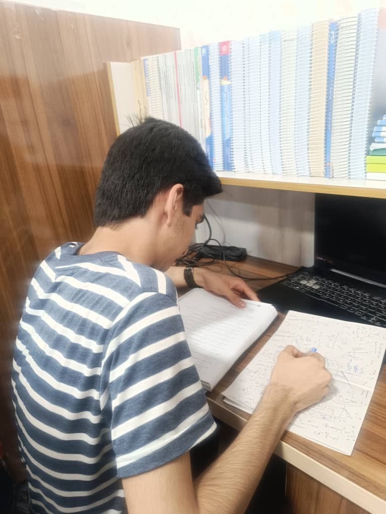 گفتگو با محمد امین ریاحی دانش آموز پایه دوازدهم ریاضی از رفسنجان