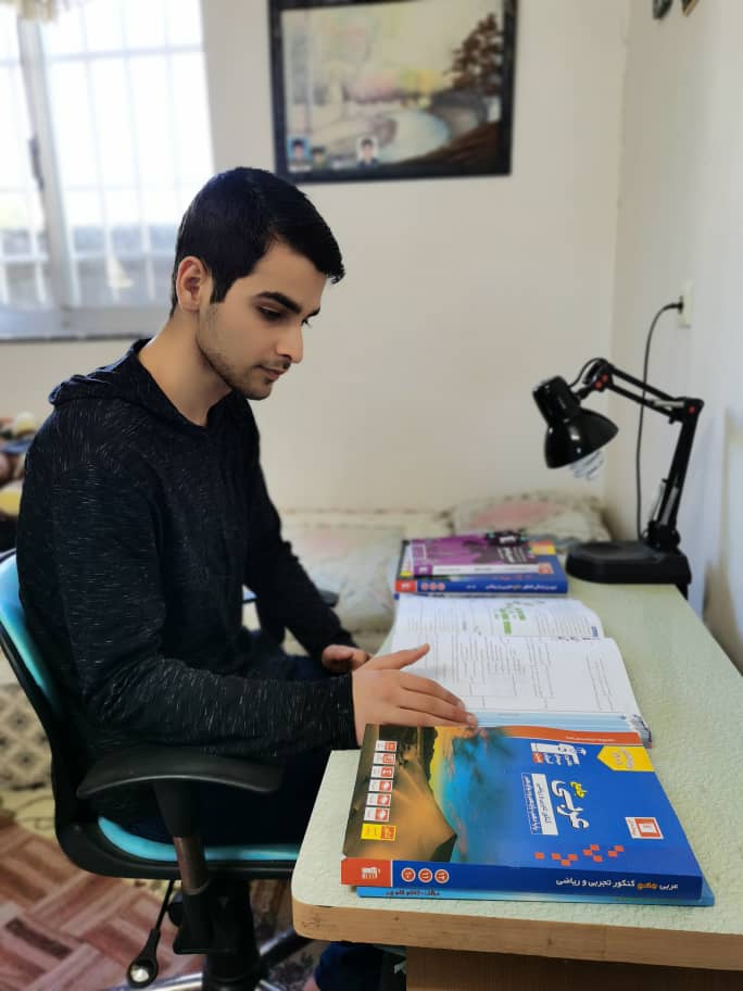 گفتگوبا قهرمان پیوستگی نیمسال اول (تجربی) افشین کهخا