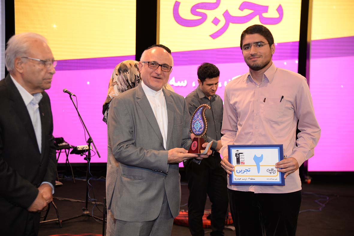 علی عبدالهزاده، رتبه 1 زبان کشور و 2 تجربی کشورسال 97 علی عبدالهزاده، رتبه 1 زبان کشور و 2 تجربی کشورسال 97