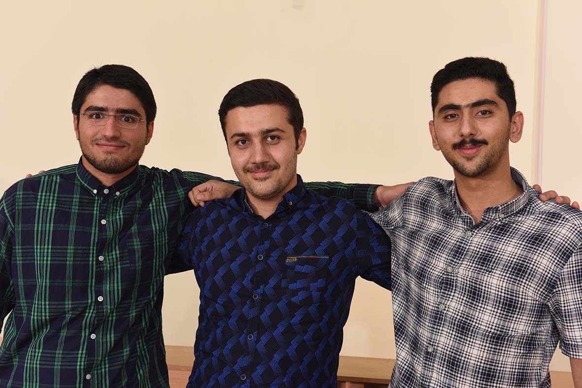 علی عبدالهزاده، رتبه 1 زبان کشور و 2 تجربی کشورسال 97 علی عبدالهزاده، رتبه 1 زبان کشور و 2 تجربی کشورسال 97