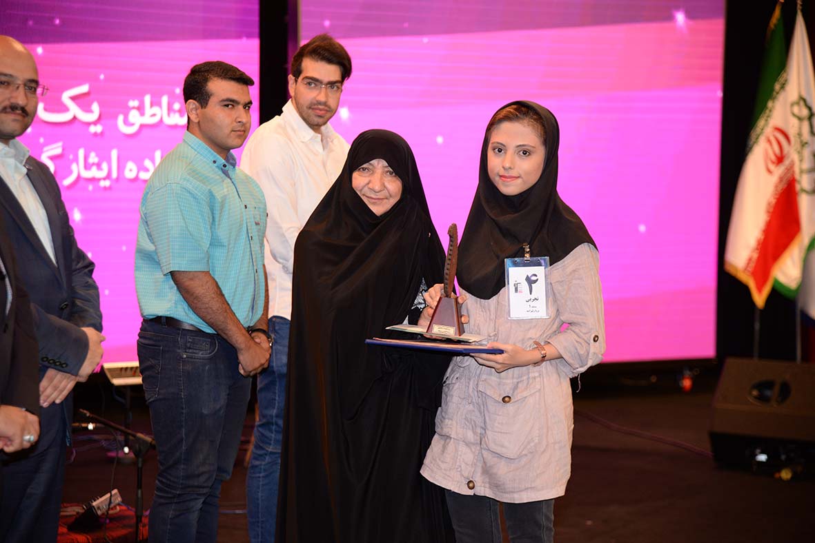 پریا ولیزاده ، رتبه‌ی 10 تجربی کشور