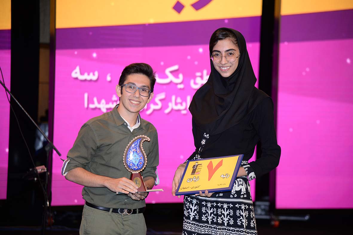 گفتوگو با پدر و مادر سارا باقریه، رتبهی 3 زبان و 13 تجربی گفتوگو با پدر و مادر سارا باقریه، رتبهی 3 زبان و 13 تجربی