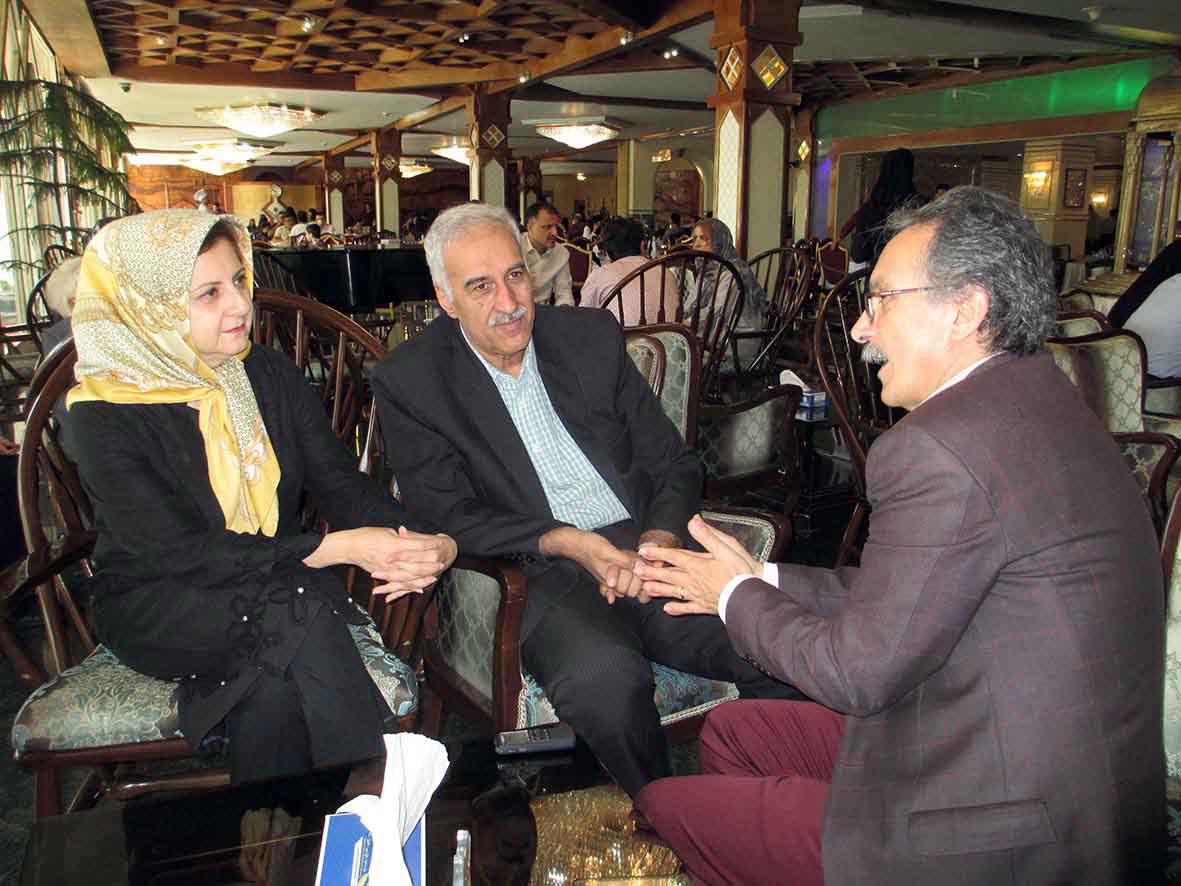 گفتوگو با پدر و مادر سارا باقریه، رتبهی 3 زبان و 13 تجربی گفتوگو با پدر و مادر سارا باقریه، رتبهی 3 زبان و 13 تجربی