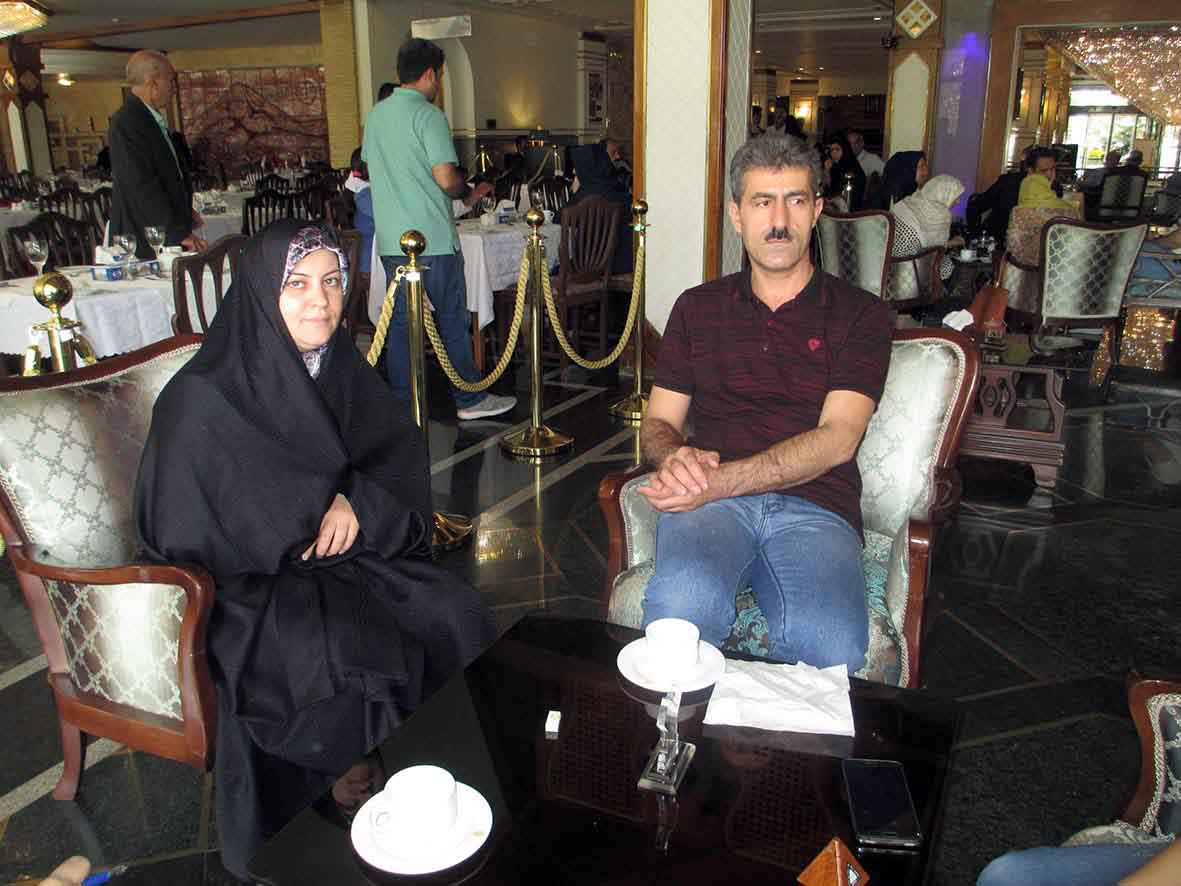 پدر و مادر امیرحسین استقامت، رتبه‌ی ۸ ریاضی کشور