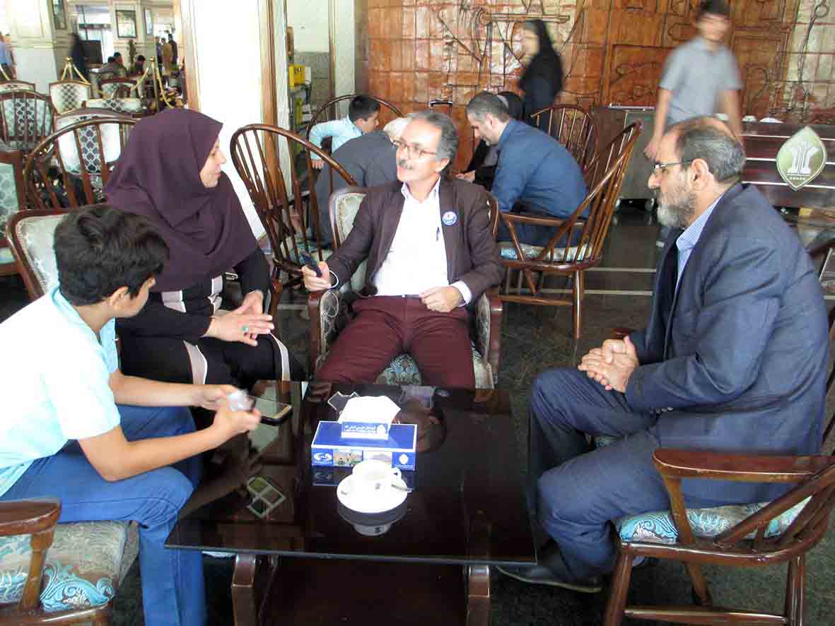 پدر و مادر عرفان روحانی، رتبه‌ی ۱۰ تجربی از خوی