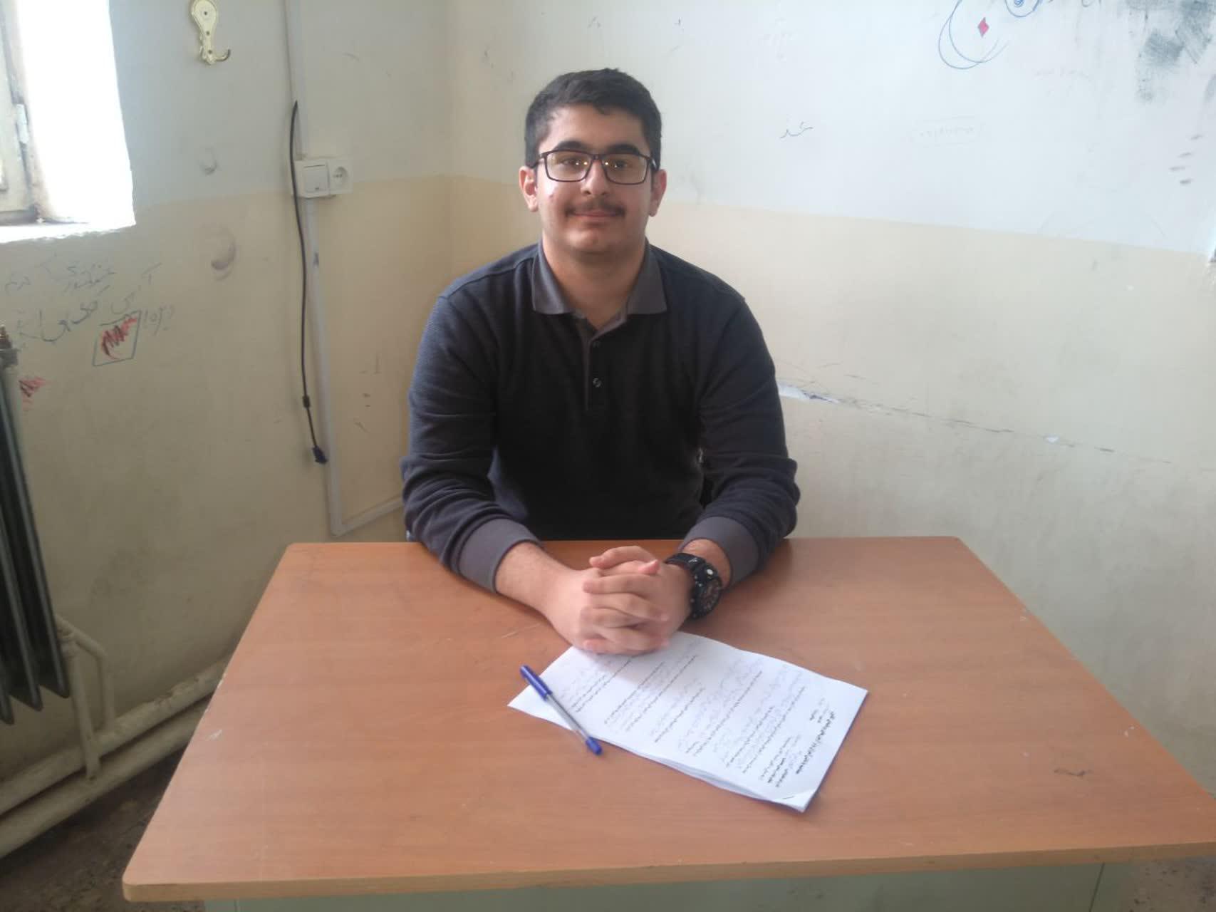 محمدامین فرج‌زاده، دانش‌آموز دوازدهم تجربی از میاندوآب با میانگین تراز 7701