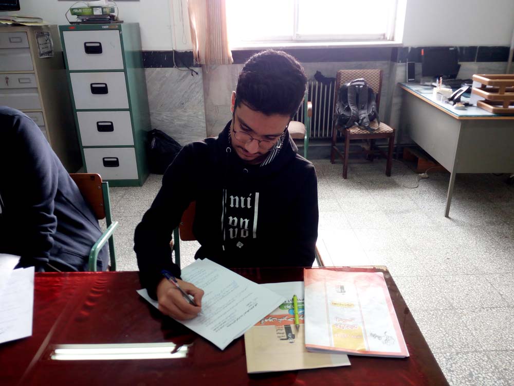 اشکان خادمیان،  دوازدهم ریاضی ازقائم‌شهر باتراز 8097