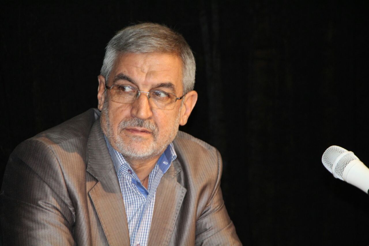 سیدمصطفی طباطبایی، دبیر ادبیات فارسی