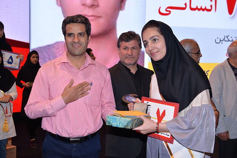 گفت‌وگو با پدر و مادر ملیکا دادخواه، رتبه‌ی 10 انسانی کشور