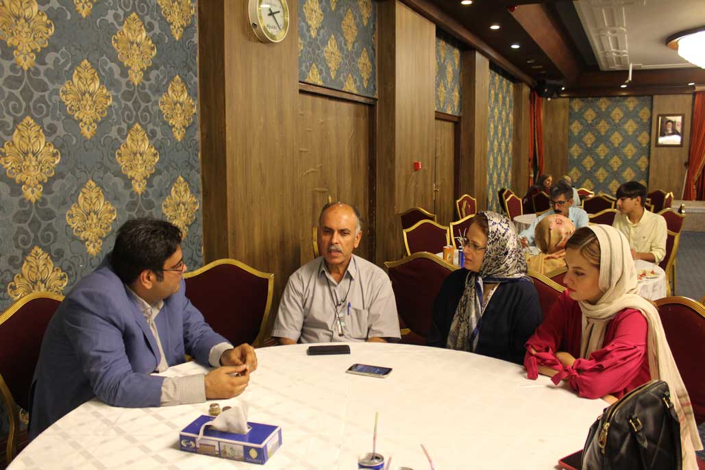 پدر و مادر شکیبا دانشور، رتبهی ۱۰ تجربی پدر و مادر شکیبا دانشور، رتبهی ۱۰ تجربی