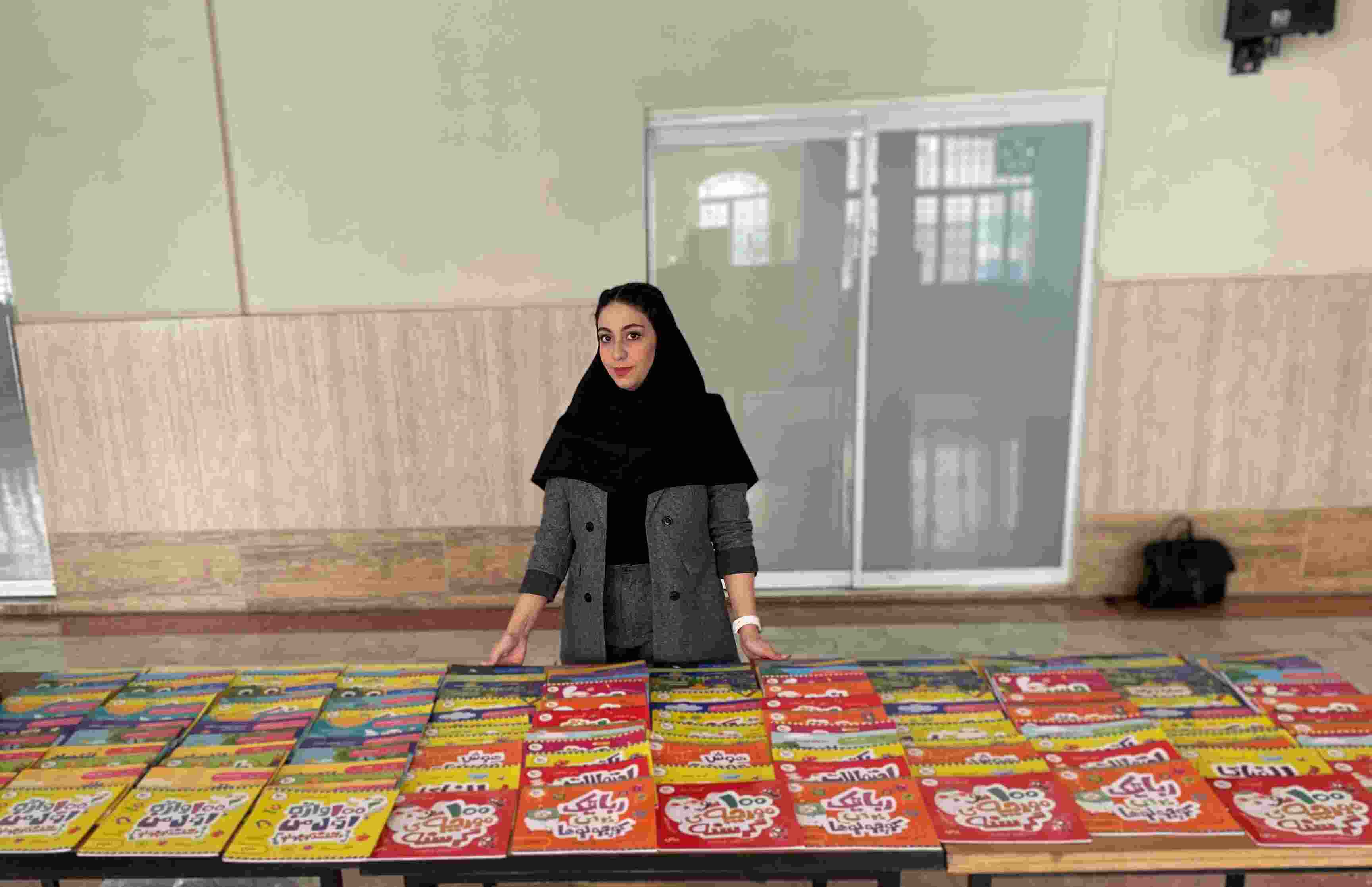 نمایشگاه کتاب انتشارات پرستو در مدارس سرای دانش