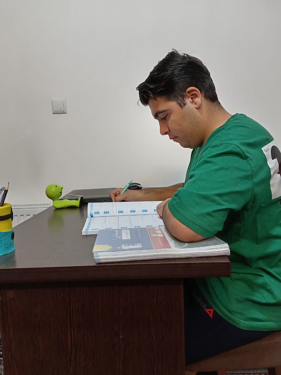 گفت و گو با امیرحسین طاهری  عضو باشگاه پانصدتایی‌ها از شهرضا