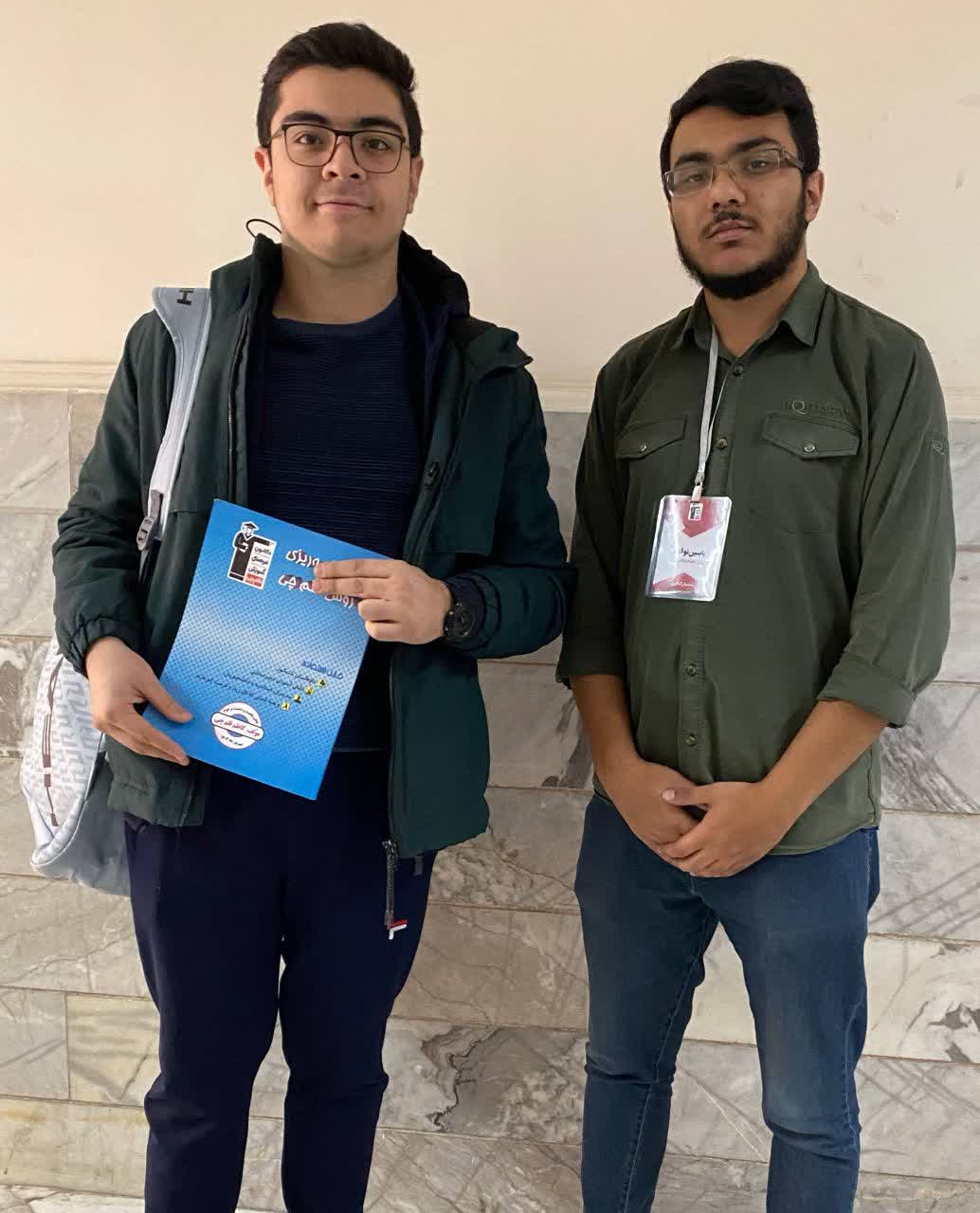 قهرمان پاییز:گفتگو با امیرعلی ضیایی پایه یازدهم تجربی