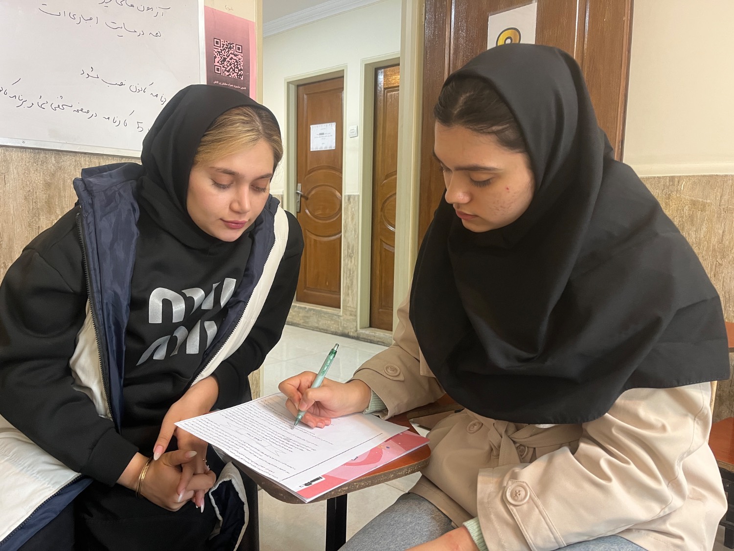 گفت وگو با ملینا بنکدار تهرانی پایه یازدهم ریاضی قهرمان مهر وآبان