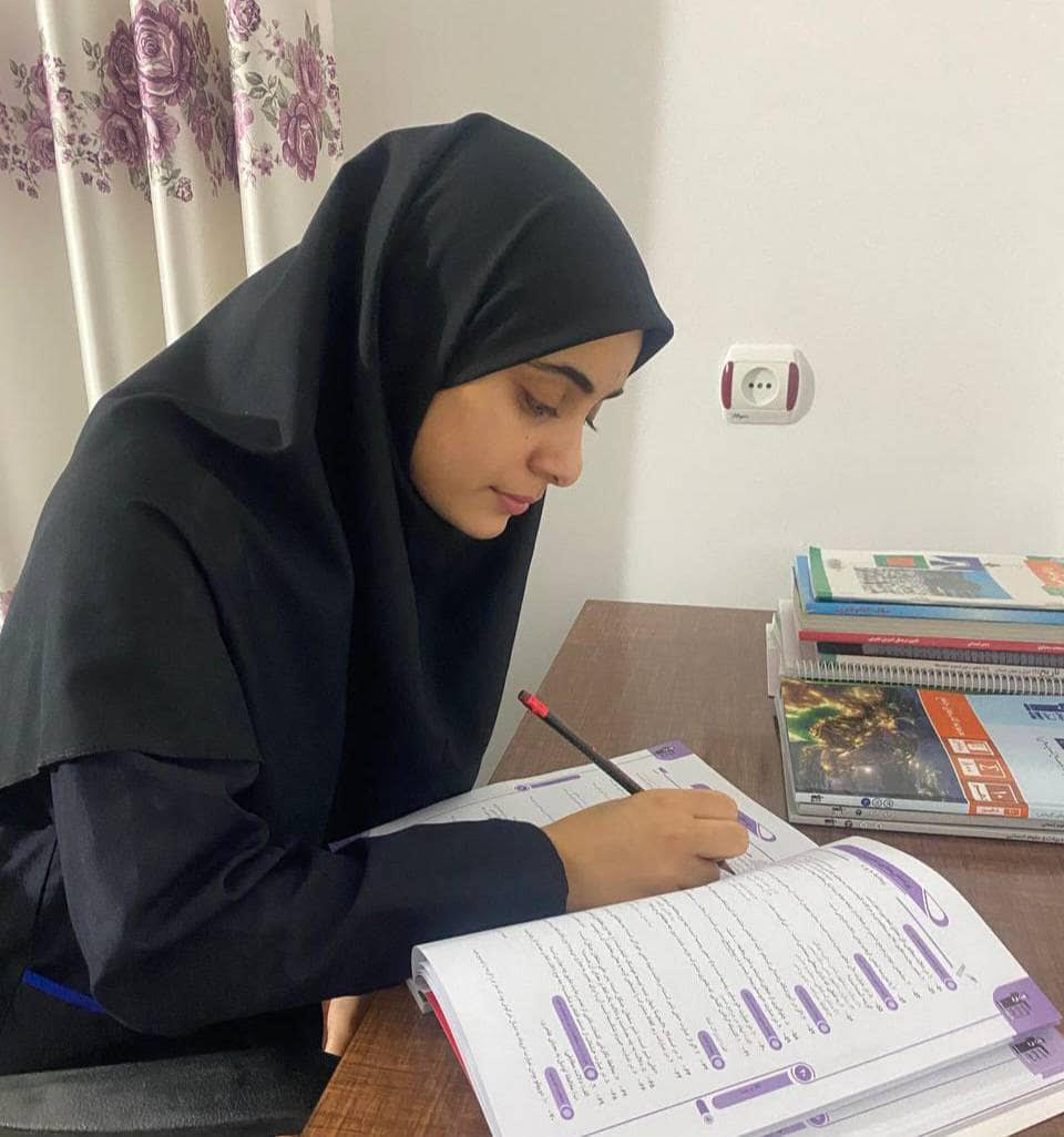 گفتگو با کوثر شیرازی ده انسانی دانش آموز برتر تابستان باتراز 6500