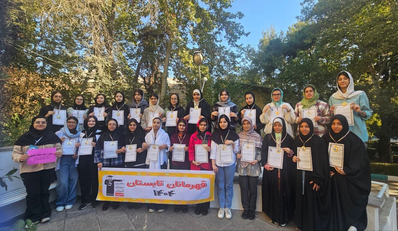 گفتگو با مدیر یازدهم تجربی تهران شمال سارا تقوی