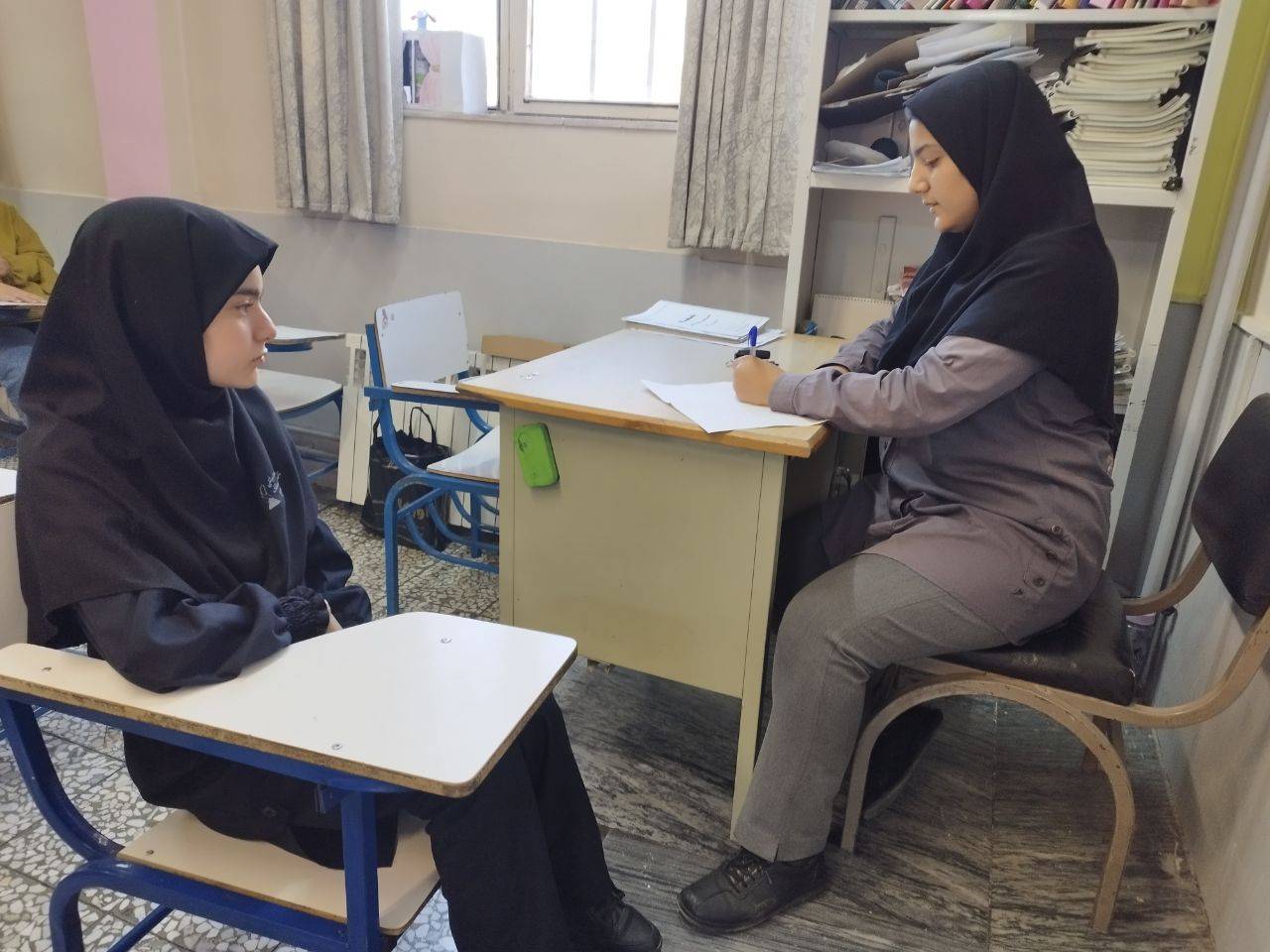 گفتگو با نرگس نوروز نسب پایه دهم انسانی قهرمان تابستان از اردبیل