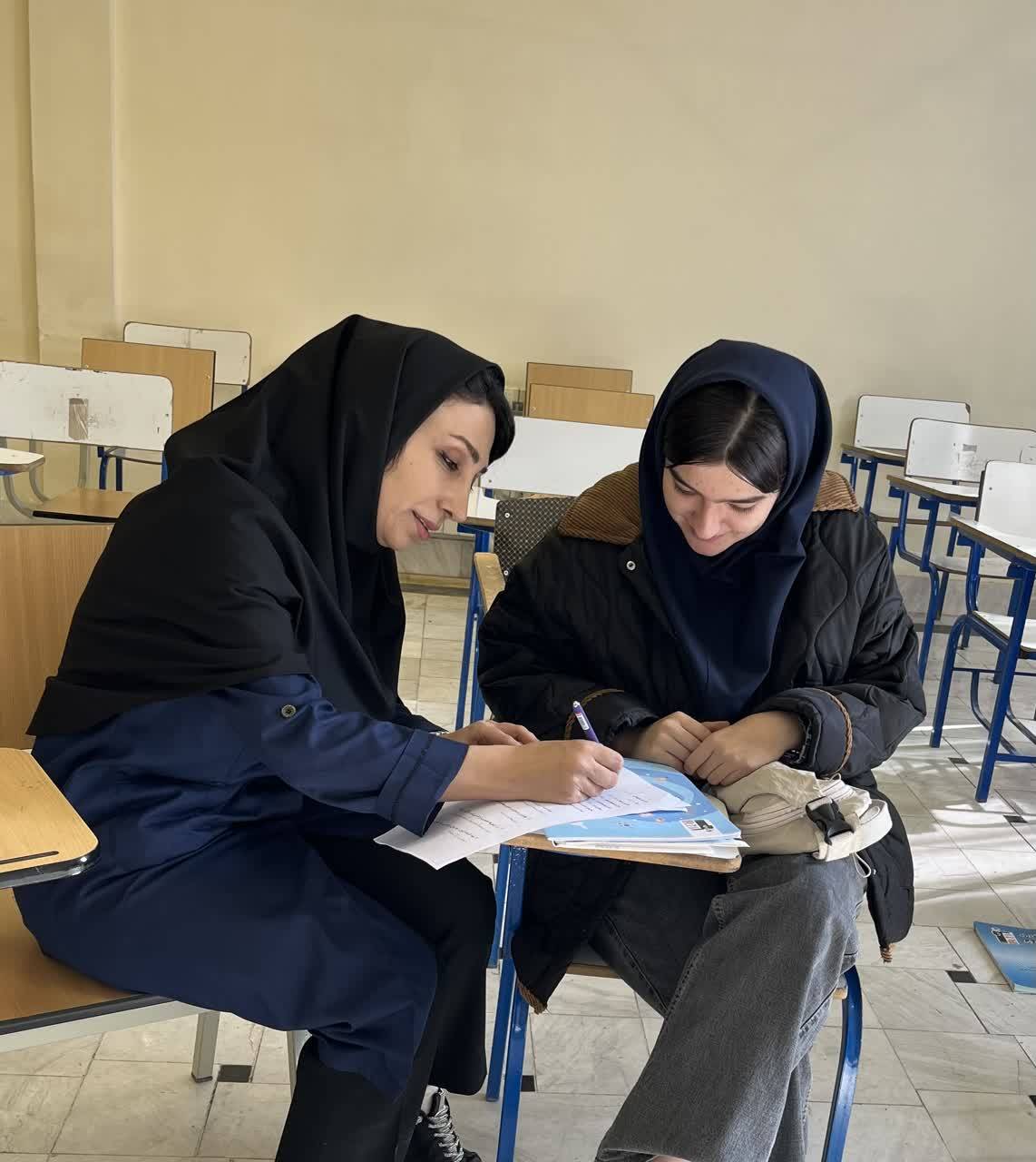 گفتگو با زهرا جعفری زارع دوازدهم تجربی قهرمان پیوستگی از اردبیل