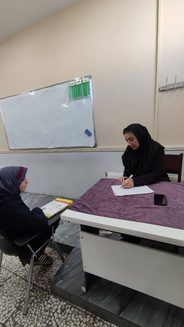 گفتگو با هستی عشقی پایه هفتم قهرمان پاییز از اردبیل