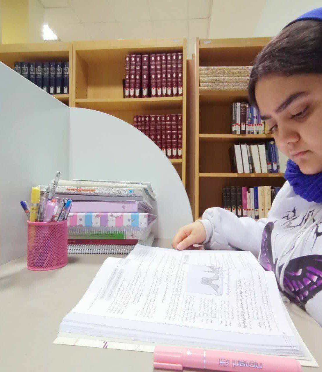 گفتگو با زهرا فصیحی دوازدهم انسانی از اردبیل