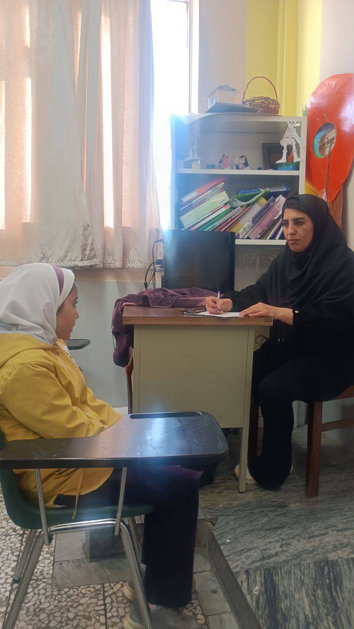 گفتگو با نازنین شاکری پایه ششم قهرمان پاییز از اردبیل