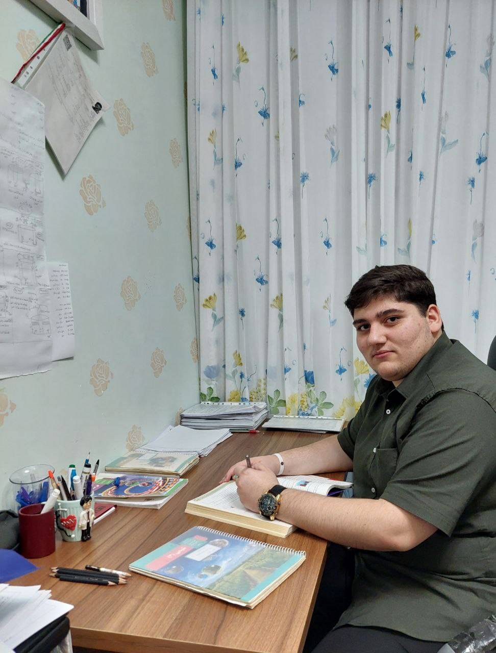 گفتگو با ایلیا عطائی دوازدهم تجربی قهرمان پاییز از اردبیل